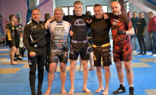 „Jestem zawodnikiem, który tworzy swój własny styl” – Miłosz Kruk, zawodnik MMA ze Skarżyska o sobie i przygotowaniach do walki na Gala FEN 59 w Lubinie 