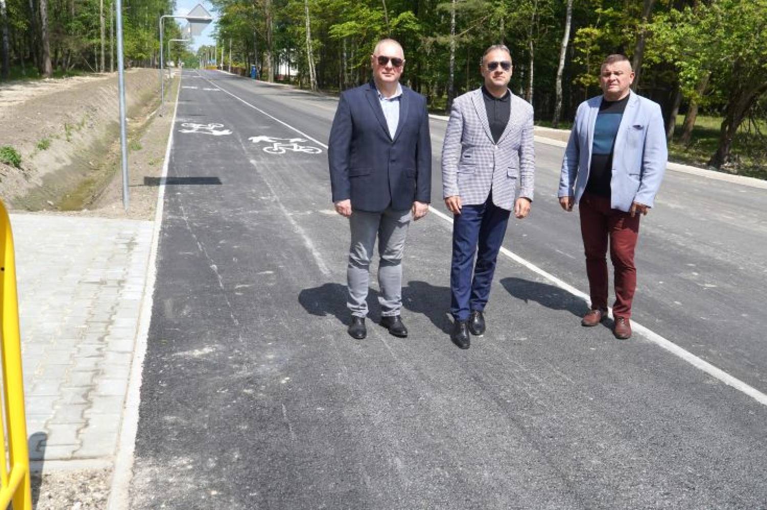 Droga powiatowa Brzeście – Zagórze w gminie Bliżyn przeszła kompleksową rozbudowę. Nowoczesna infrastruktura z ciągiem pieszo-rowerowym już służy mieszkańcom    