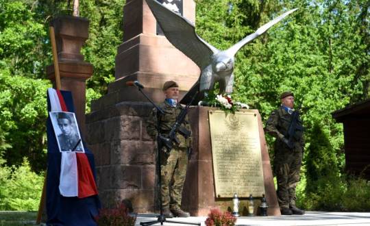 Uroczystość upamiętniająca 85. rocznicę rozstrzelania polskich patriotów na Brzasku
