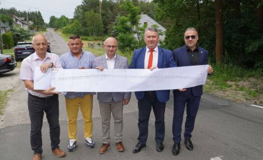 Powiat Skarżyski ogłosił przetarg na rozbudowę drogi powiatowej Majków-Michałów – II etap inwestycji zaprezentowany na miejscu budowy