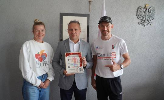 Podziękowania dla Powiatu za wspieranie sportu, kolejne triathlonowe wyzwania suchedniowianki Justyny Żołądek