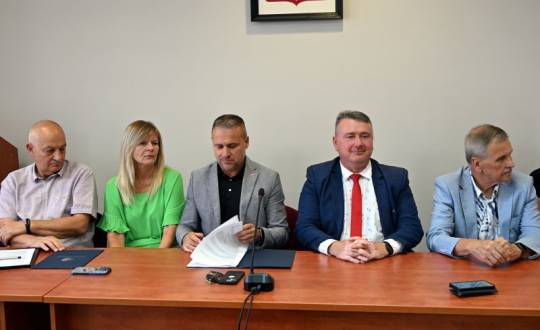 Umowa z wykonawcą na rozbudowę drogi  w miejscowości Majków-Michałów w gminie Skarżysko Kościelne podpisana