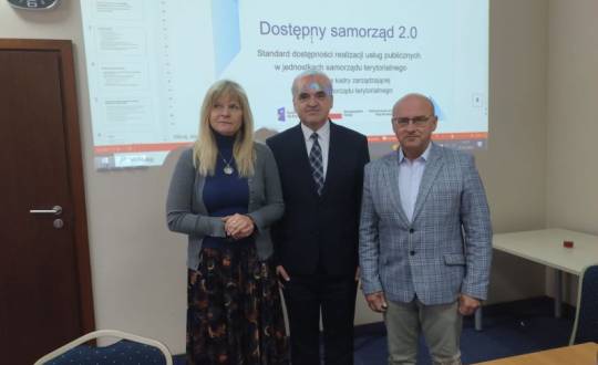Powiat Skarżyski wśród nielicznych samorządów regionu w projekcie „Dostępny samorząd 2.0”. Ruszył cykl szkoleń na rzecz dostępności