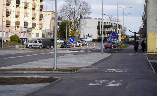 Zakończono przebudowę Alei Tysiąclecia w Skarżysku-Kamiennej na odcinku od ul. Słowackiego do Alei Piłsudskiego. Droga oddana do użytku mieszkańców