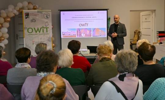 Wsparcie Technologiczne dla Seniorów - Spotkanie OWiT z seniorami w Suchedniowie