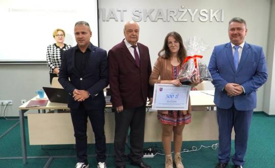 Po XXI sesji Rady Powiatu Skarżyskiego  - apel w sprawie PKP PLK S.A, zdrowie i wizyta mistrzyni świata w puzzlach