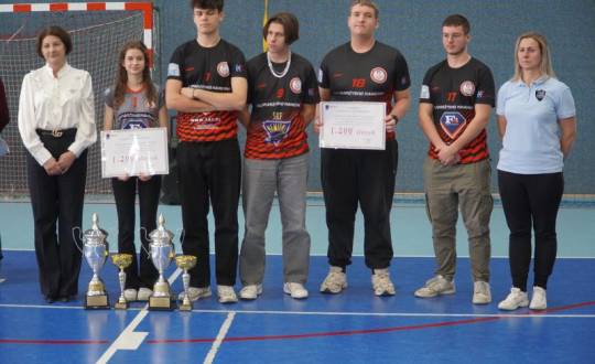 I LO im. J. Słowackiego zdobywa Puchar Starosty Skarżyskiego – podwójny triumf w rywalizacji sportowej szkół ponadpodstawowych