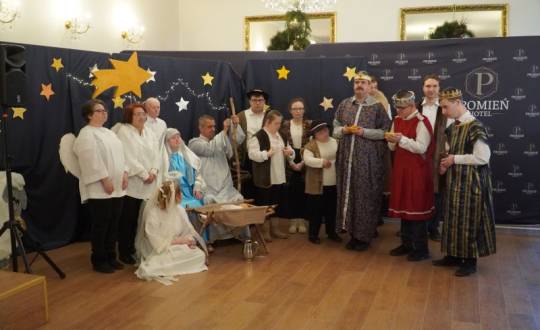 Wigilijne spotkanie w WTZ „Tęcza” – piękne jasełka, kolędy i świąteczne życzenia