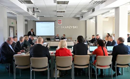 XXIV Sesja Rady Powiatu Skarżyskiego: Kluczowe Tematy i Inicjatywy
