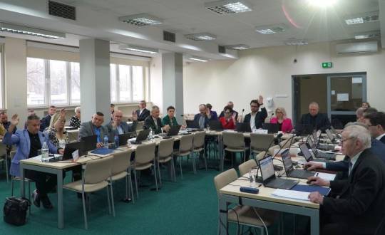 XXV sesja Rady Powiatu Skarżyskiego – decyzje budżetowe i wsparcie dla osób z niepełnosprawnościami