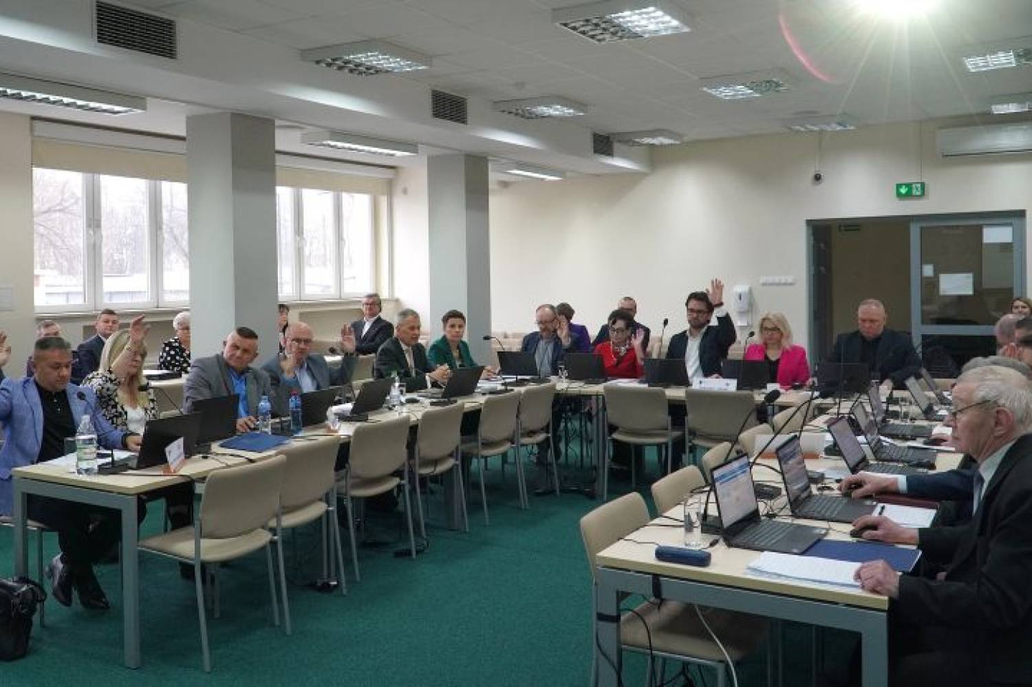 XXV sesja Rady Powiatu Skarżyskiego – decyzje budżetowe i wsparcie dla osób z niepełnosprawnościami