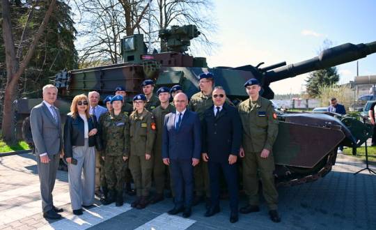 Wojskowe Targi Służby i Pracy w Skarżysku-Kamiennej: Nowoczesność i Przygotowanie do Służby