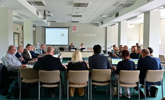 XXVII Sesja Rady Powiatu Skarżyskiego. Rada udzieliła Zarządowi wotum zaufania i absolutorium 