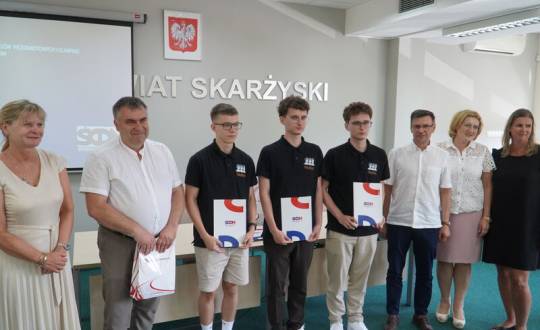 Najzdolniejsi uczniowie szkół Powiatu Skarżyskiego odebrali nagrody za ogólnopolskie sukcesy