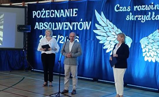 Świadectwa rozdane, wakacje rozpoczęte. Uroczyste zakończenie roku szkolnego w Ostojowie