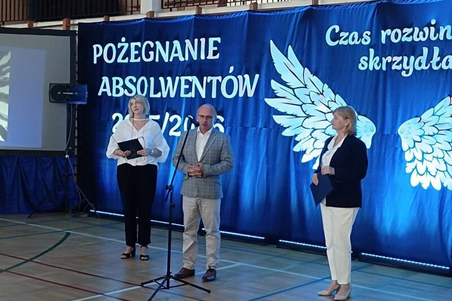 Świadectwa rozdane, wakacje rozpoczęte. Uroczyste zakończenie roku szkolnego w Ostojowie