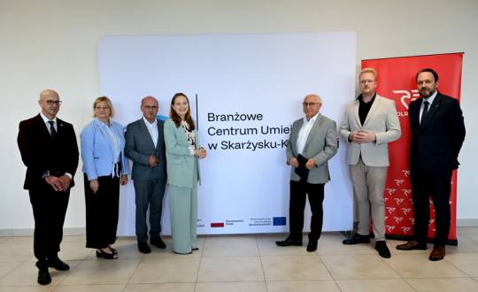 Minister Katarzyna Pełczyńska-Nałęcz z wizytą w Branżowym Centrum Umiejętności w Skarżysku-Kamiennej