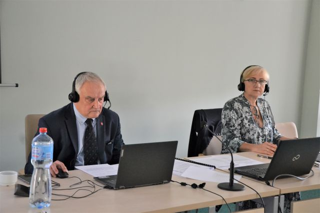 Przewodniczący rady Jacek Jeżyk i wiceprzewodnicząca Bożena Bętkowska podczas obrad  