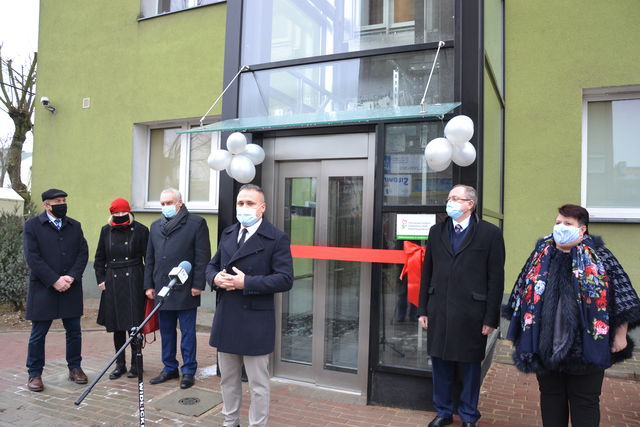 uroczyste otwarcie windy przy budynku starostwa 