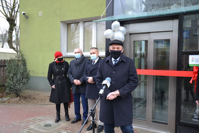 uroczyste otwarcie windy przy budynku starostwa 