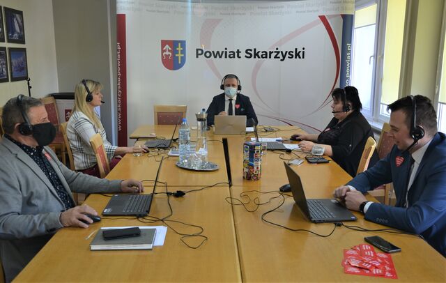 zarząd powiatu podczas sesji rady