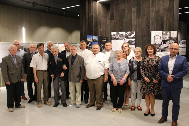 wspólna fotografia uczestników posiedzenia rady Fundacji