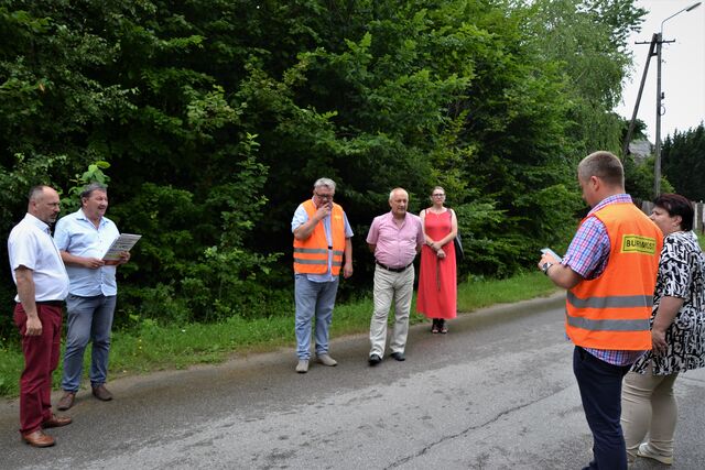 uczestnicy przekazania placu budowy - ubyszów 