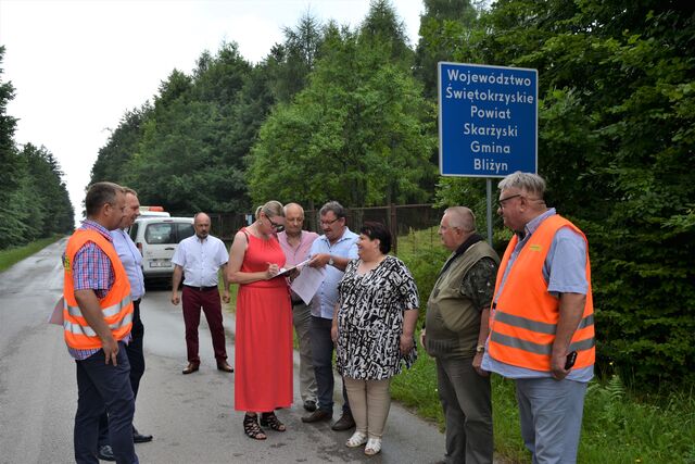 podpisanie protokołu przekazania placu budowy drogi