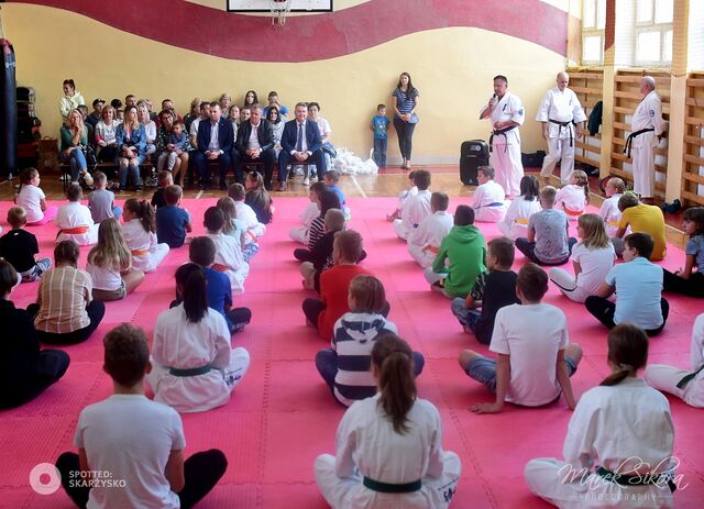 uczestnicy akademii karate