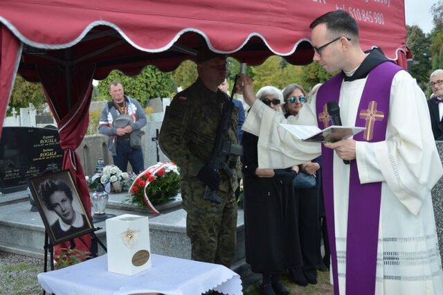 pogrzeb Józefy Stefanowskiej - Rybus - uczestnicy uroczystości 