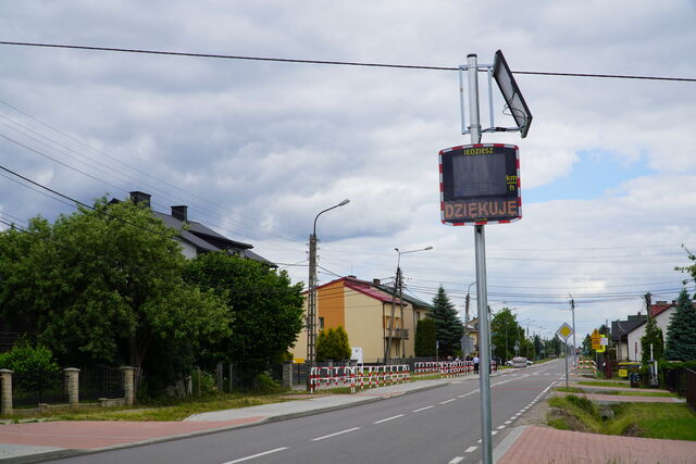 przejście dla pieszych w Grzybowej Górze radar prędkości