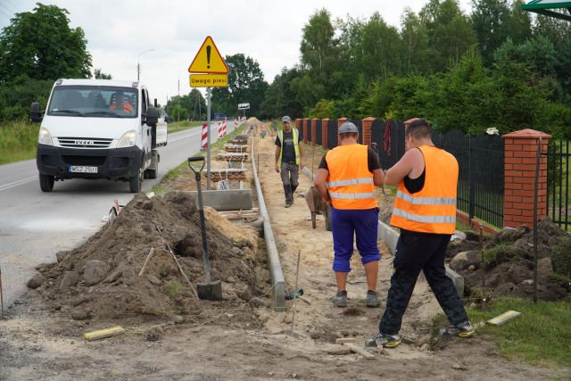 budowa chodnika w Mostkach przy drodze powiatowej 