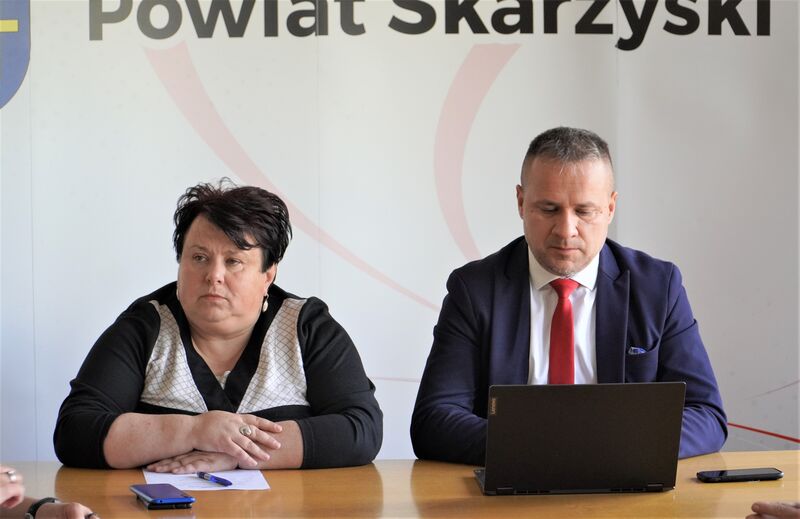 posiedzenie powiatowego sztabu kryzysowego starosta i wicestarosta