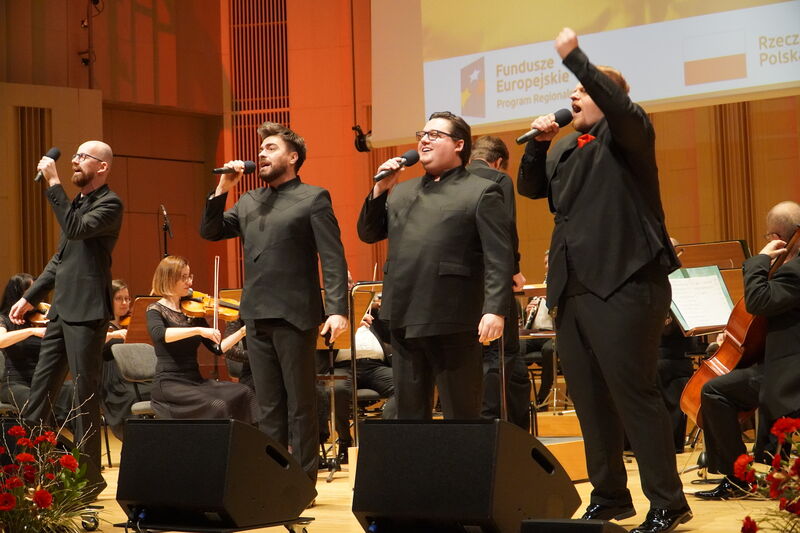 gala Świętokrzyskie dla Ukrainy - występ tenorów