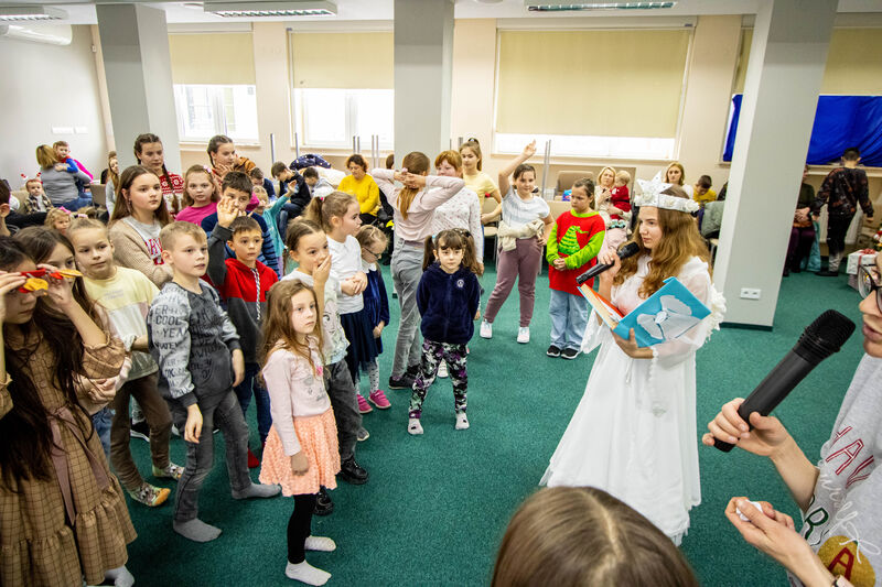 spotkanie dzieci ukraińskich z Mikołajem