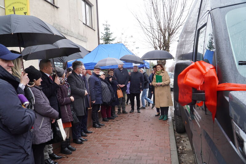 uroczyste przekazanie autobusu dla WTZ