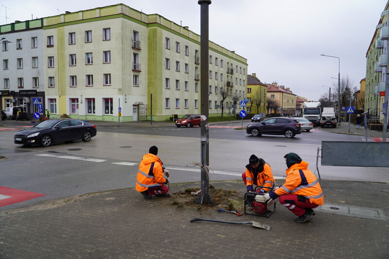 prace - wymiana sygnalizacji świetlnej przy skrzyżowanie ul. Piłsudskiego i Norwida  