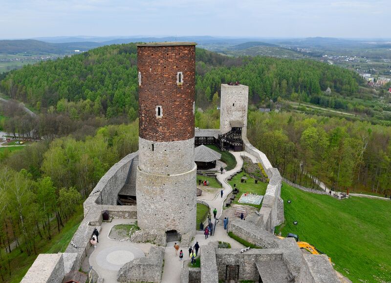 zwiedzanie zamku w Chęcinach 