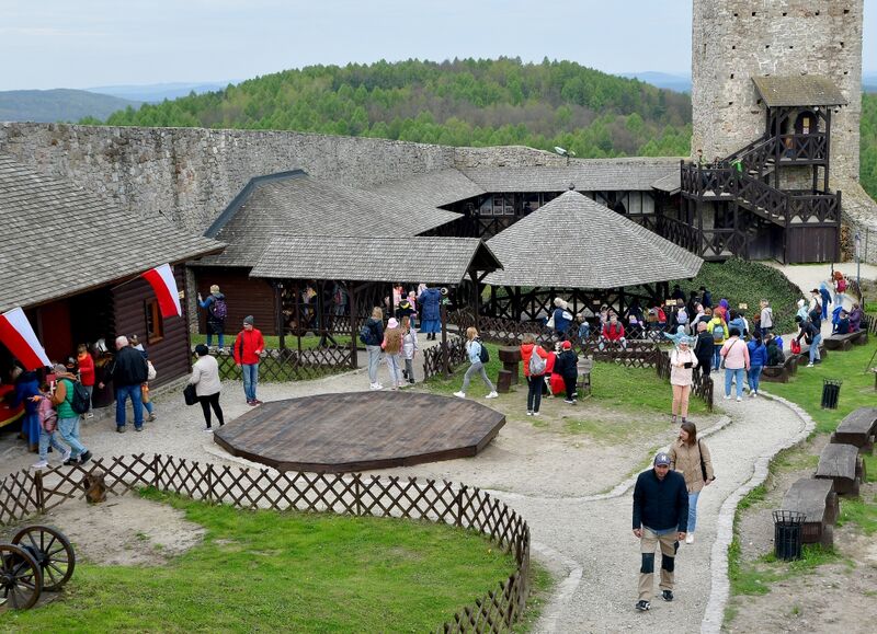 zwiedzanie zamku w Chęcinach 