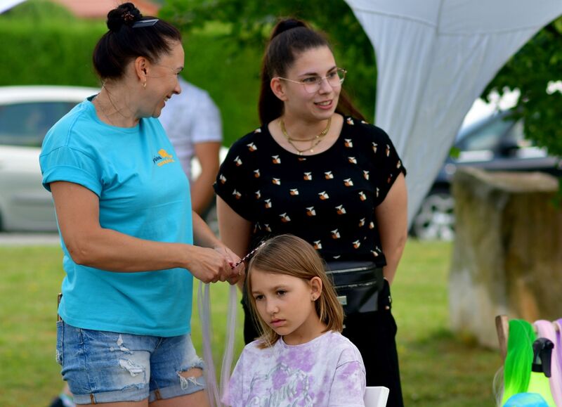 Uczestnicy pikniku integracyjnego. 