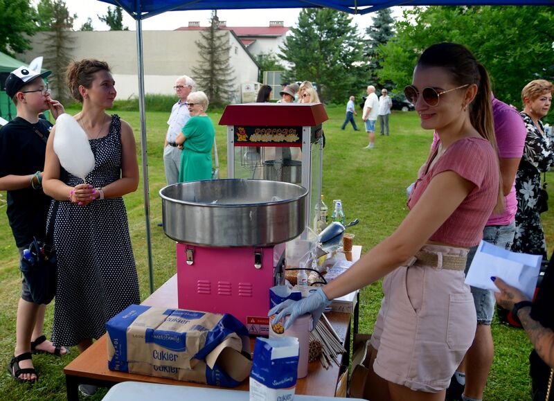 Uczestnicy pikniku integracyjnego. 