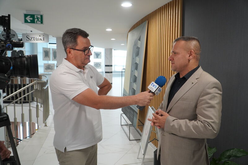 starosta udziela wywiadu 