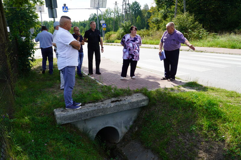 przekazanie placu budowy chodnika w Nowym Odrowążku wykonawcy 