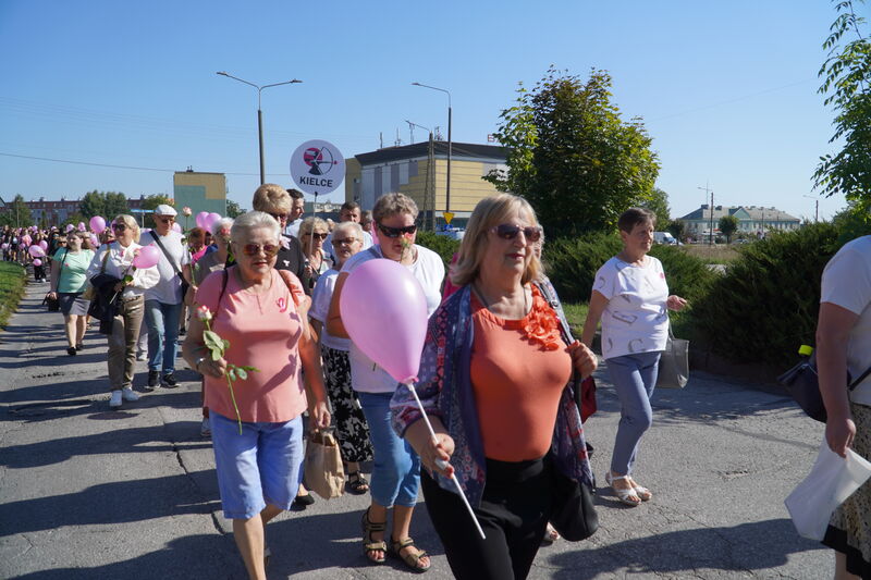 XIV Marsz Różowej Wstążeczki w Skarzysku-Kamiennej - przemarsz ulicami miasta 