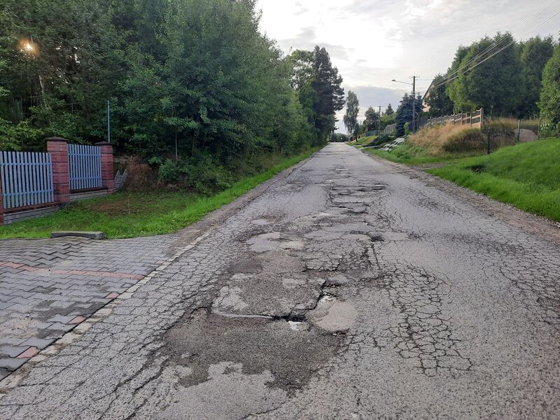 Obecny stan drogi powiatowej nr 1744T na odcinku Podzagnańszcze - Zaskale