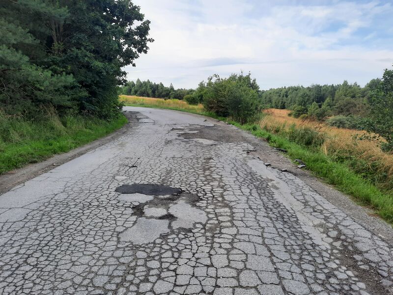 Obecny stan drogi powiatowej nr 1744T na odcinku Podzagnańszcze - Zaskale