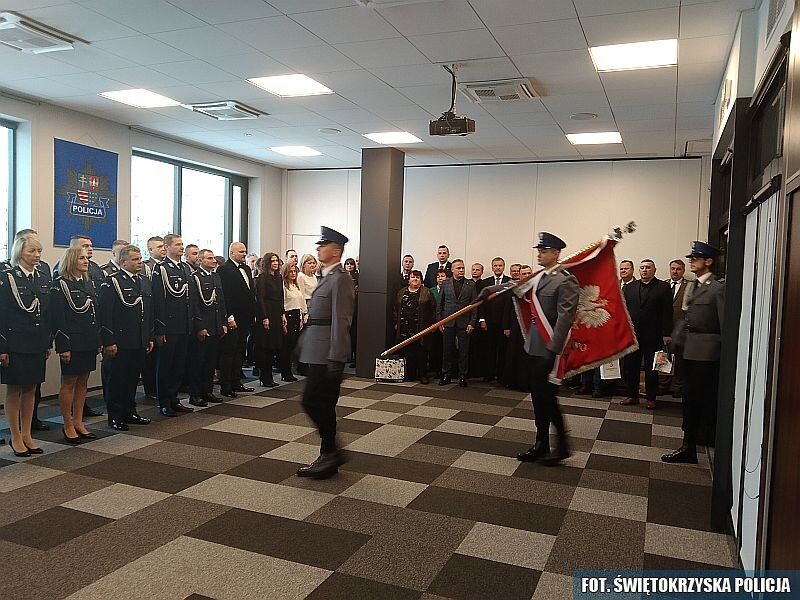 uroczysta zbiórka w komendzie powiatowej policji w Skarżysku