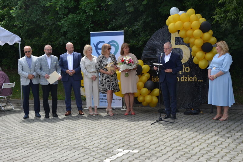 Życzenia z okazji Jubileuszu Centrum Seniora składaja kierownicy i dyrektorzy powiatowych jednostek organizacyjnych. 