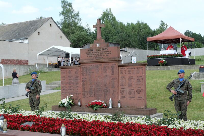 pomnik ofiar pacyfikacji Michniowa 