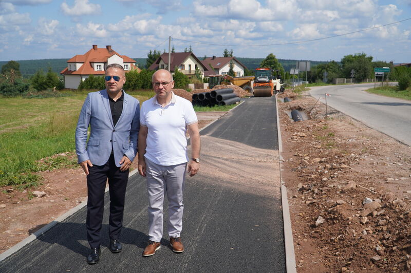  Budowa ścieżki pieszo-rowerowej na drodze Podzagnańszcze - Zagórze w gminie Łączna